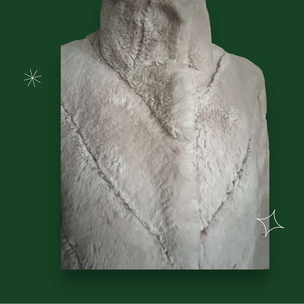 *** SOLD ***Klein Chevron Faux Fur Champagne Cream Coat. SZ.S - Picture 7 of 11